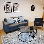 Spacious 2 Bed Centre - Balcony, Free Parking&darts Apartamento Leeds (West Yorkshire)