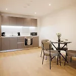 公寓 Spacious 2 Bed Centre - Balcony, Free Parking & Darts *