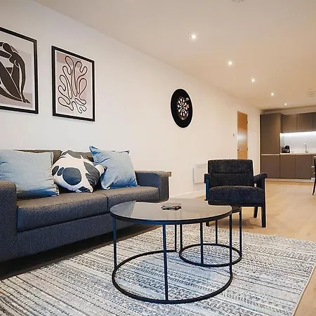 Spacious 2 Bed Centre - Balcony, Free Parking & Darts Lejlighed Leeds (West Yorkshire)