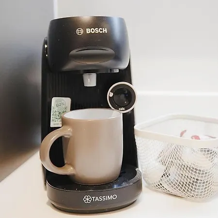 2 Bed Leeds Centre - Private Balcony, Free Parking & Darts * 리즈