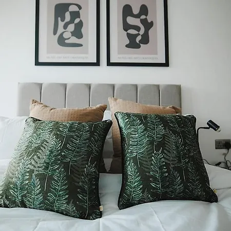 2 Bed Leeds Centre - Private Balcony, Free Parking & Darts Διαμέρισμα Λιντς