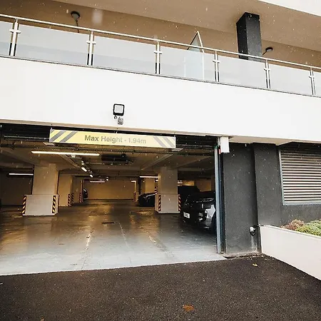 Spacious 2 Bed Centre - Balcony, Free Parking&darts Leeds (West Yorkshire)