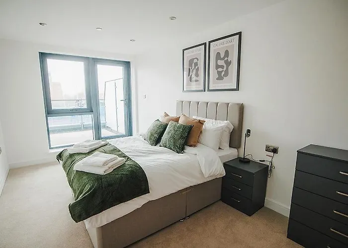 Spacious 2 Bed Centre - Balcony, Free Parking&darts * Leeds (West Yorkshire)