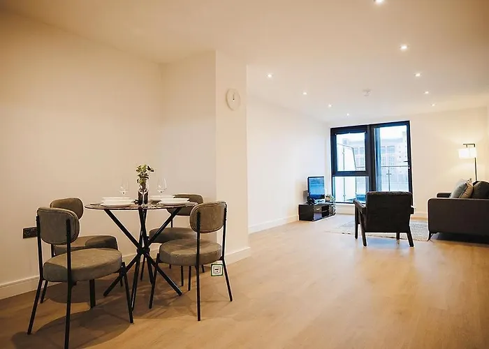 Apartamento Spacious 2 Bed Centre - Balcony, Free Parking&darts