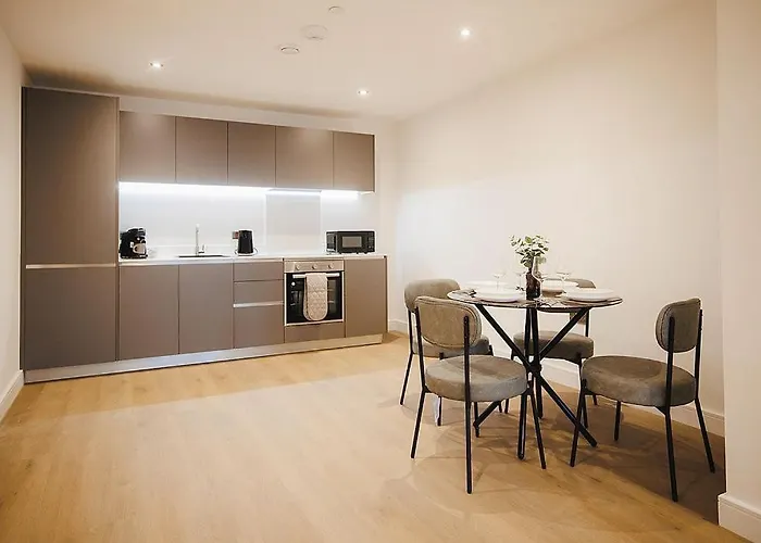 Apartamento Spacious 2 Bed Centre - Balcony, Free Parking&darts *